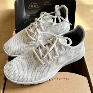 NEW IN BOX!  Allbirds Tree Runners, Womens 8, Kaikora White